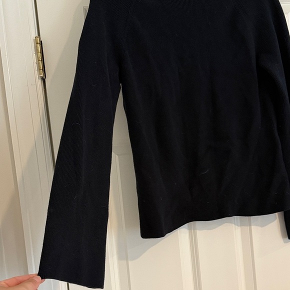 Banana Republic Factory Black Keyhole Sweater Sz L - Picture 2 of 4